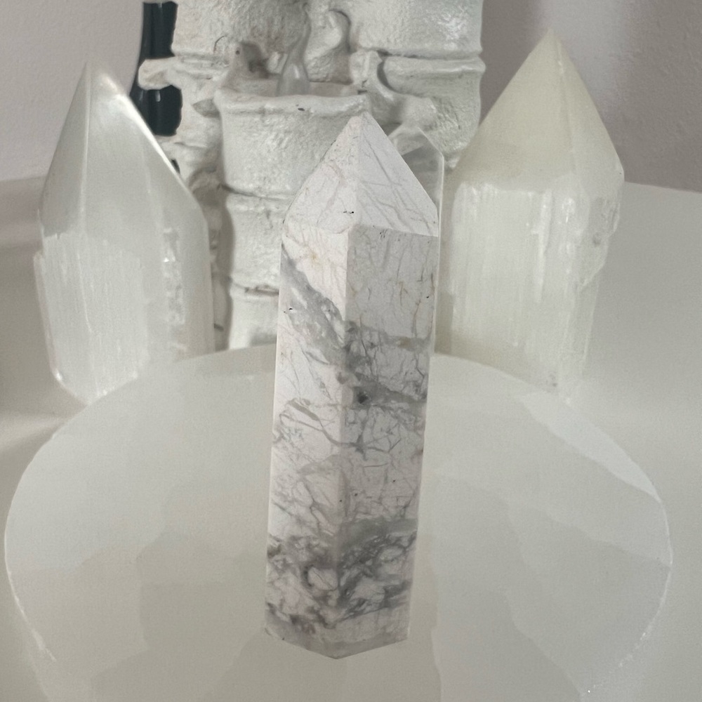 Howlite point tower - Picture 2 of 4